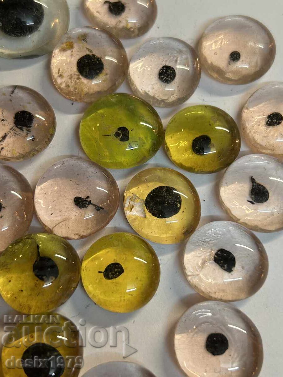 Стъклени очи за препарирани животни с цена 5.50 лв. | € 2.81