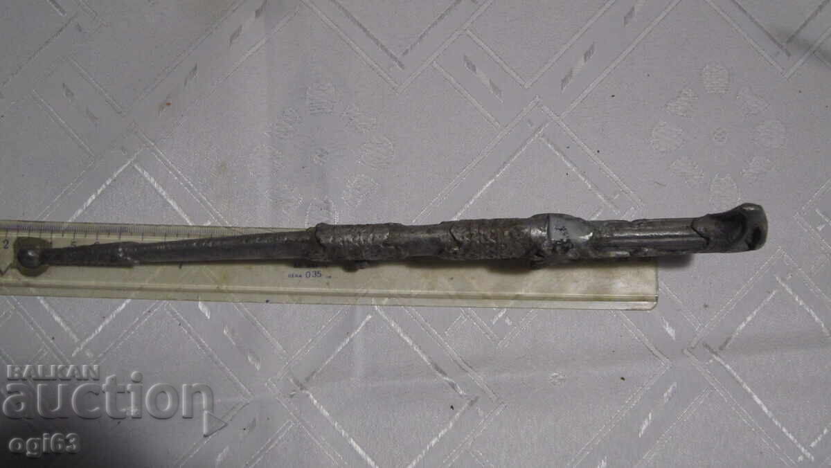 Delivery of Pilot's Ersatz Dirk