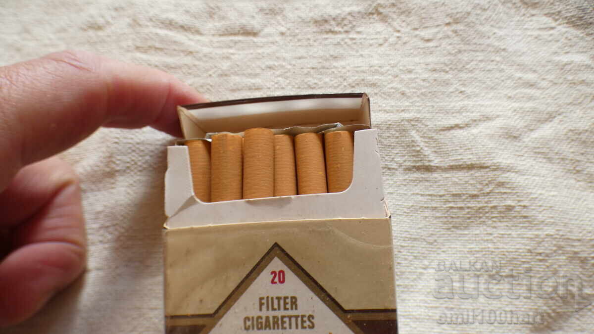 Box of VICTORY KING SIZE cigarettes with price 19.00 BGN | € 9.71