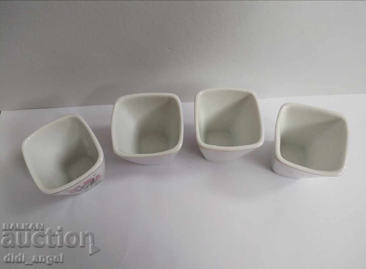 Delivery of Set of cups