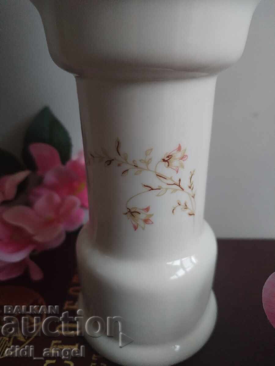 Vază de Vidin - porțelan osos cu preț € 13.00 | 25.43 BGN Vază de Vidin - porțelan osos cu preț € 13.00 | 25.43 BGN