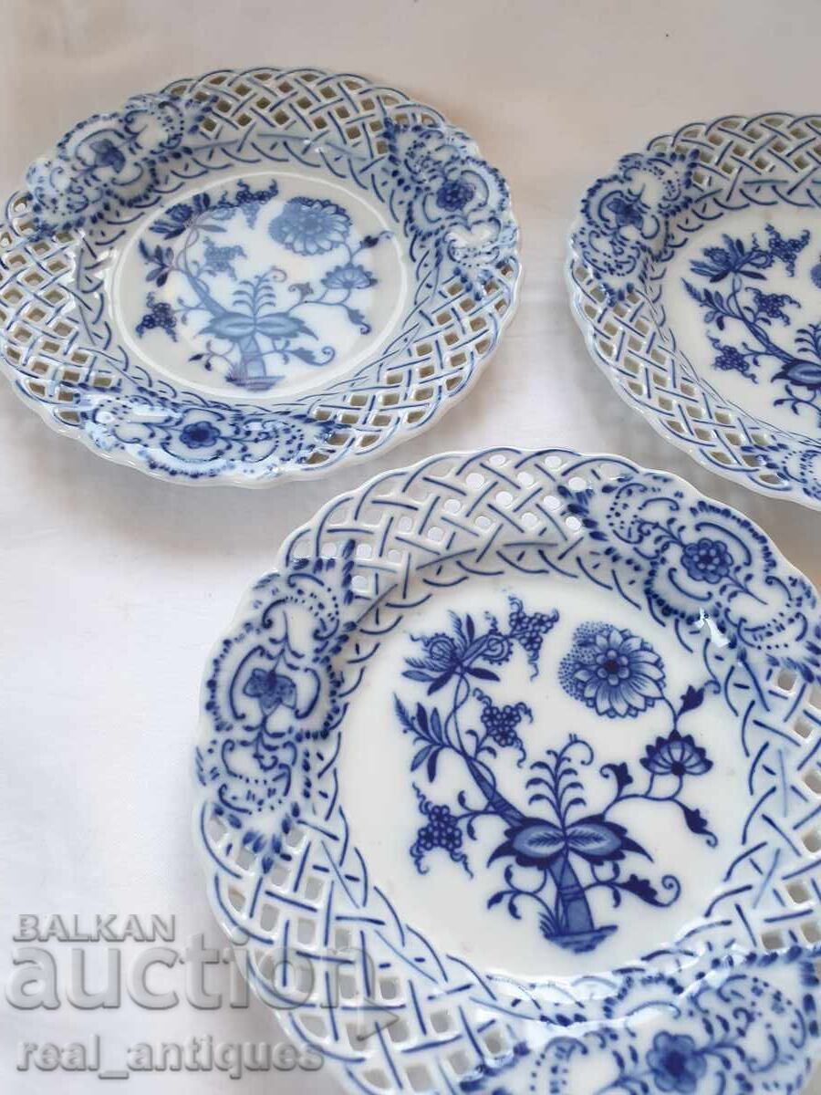 Auction A set of porcelain plates Auction A set of porcelain plates