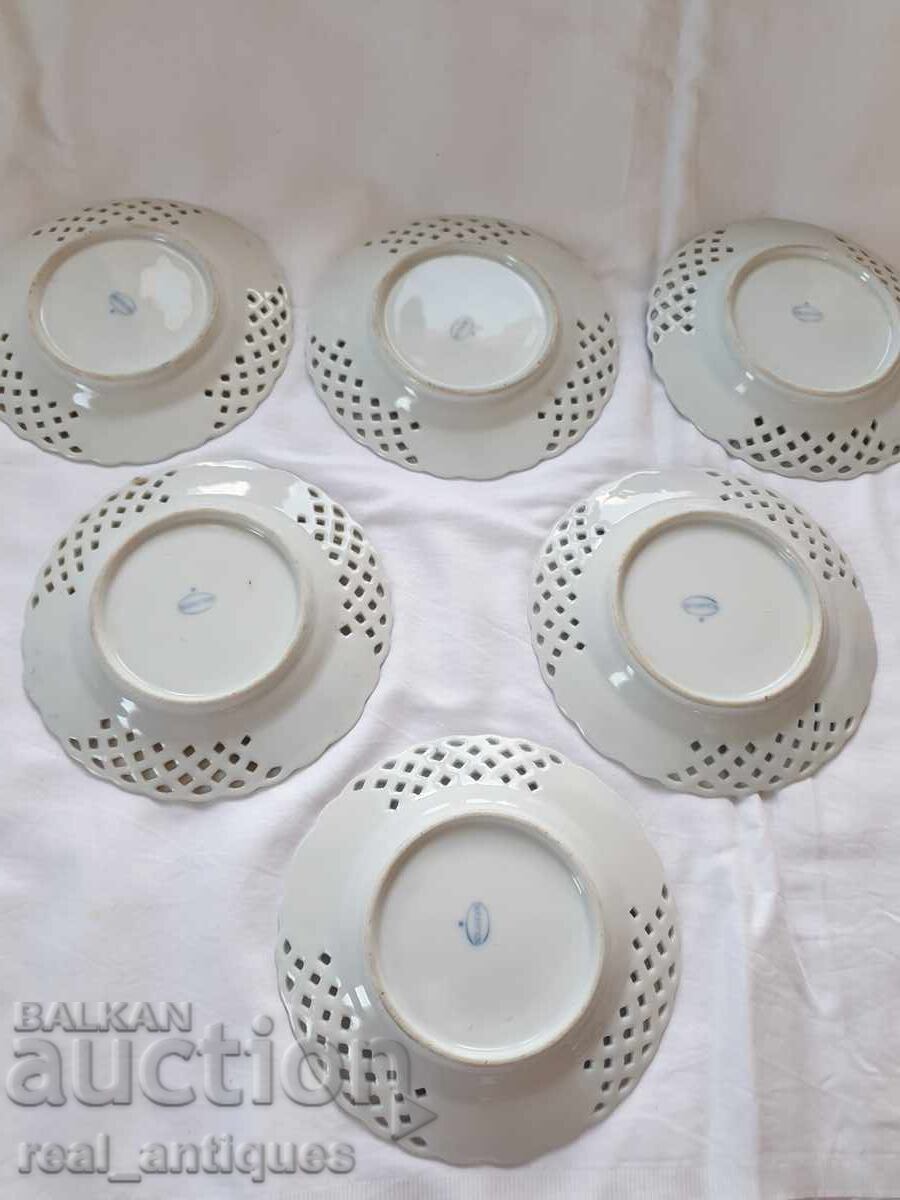 A set of porcelain plates - 5 A set of porcelain plates - 5