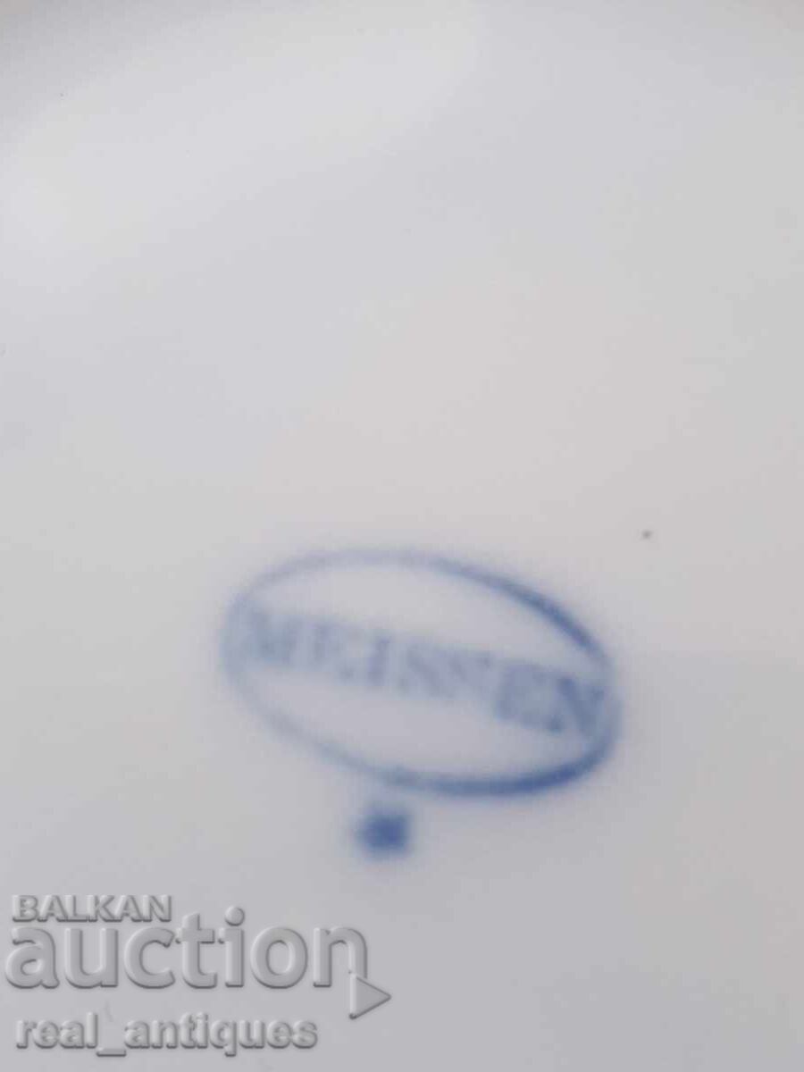 A set of porcelain plates - 6 A set of porcelain plates - 6