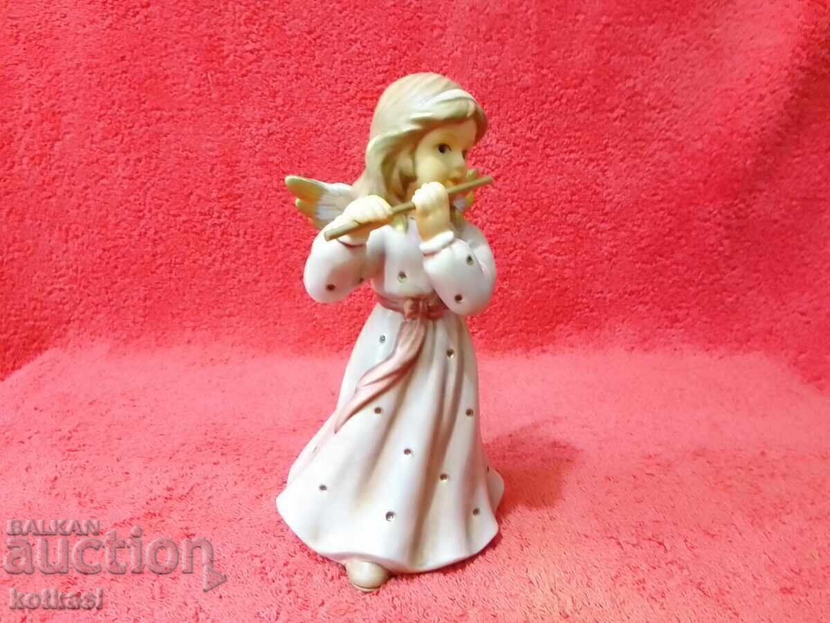 Стара порцеланова фигура Goebel Ангел с Флейта 1823 / 10000 с цена 155.50 лв. | € 79.51
