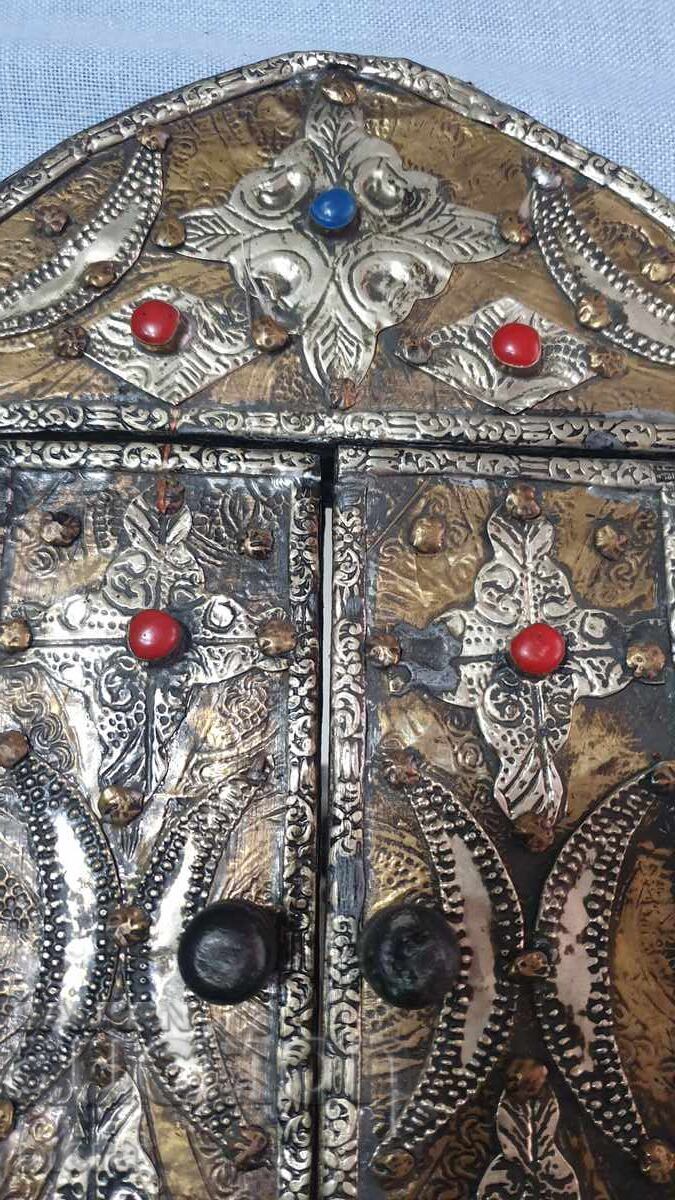 Antique Moroccan mirror with 2 doors, metal stones with price 120.00 BGN | € 61.36 Antique Moroccan mirror with 2 doors, metal stones with price 120.00 BGN | € 61.36
