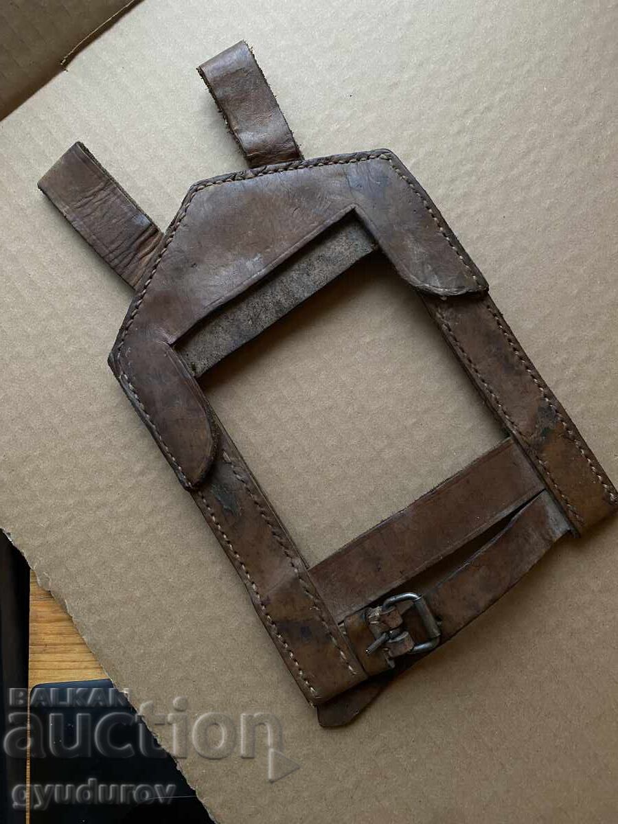 Shoulder blade carrier Shoulder blade carrier