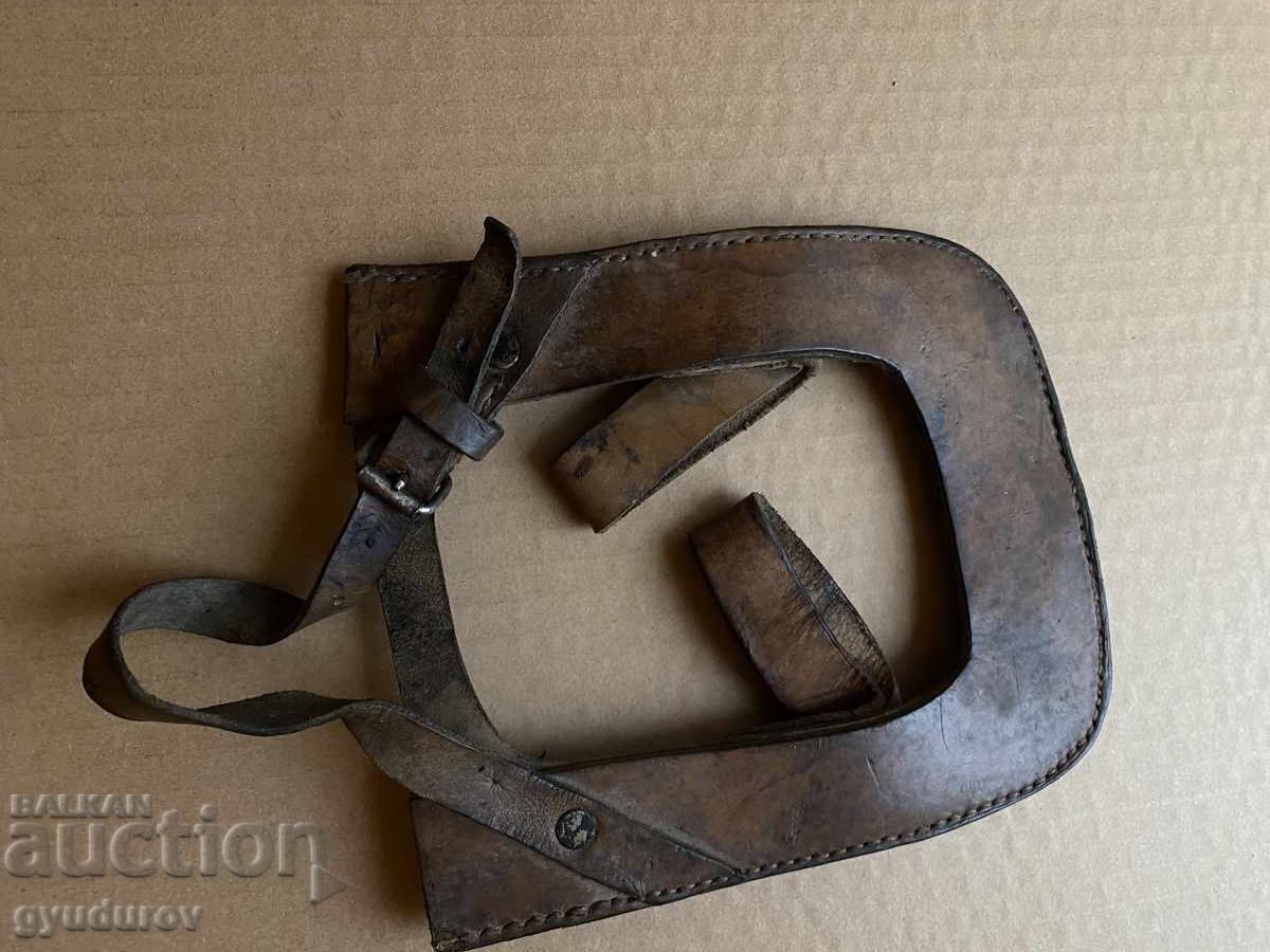 Shoulder blade carrier Shoulder blade carrier