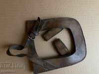 Shoulder blade carrier