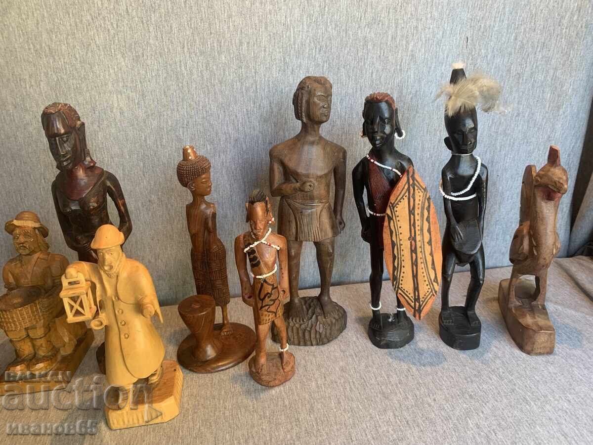 Delivery of Large lot of wooden figures/statues