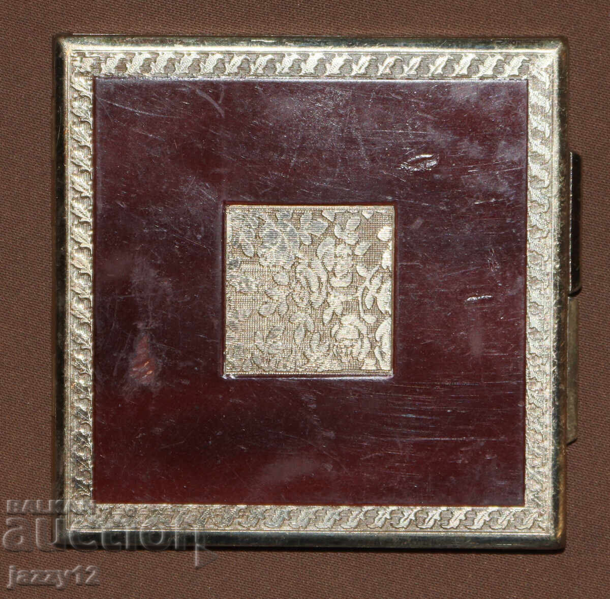 Παλιά ορειχάλκινη πούδρα με καθρέφτη με τιμή 100.00 BGN | € 51.13