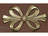 Aplicație veche din alamă