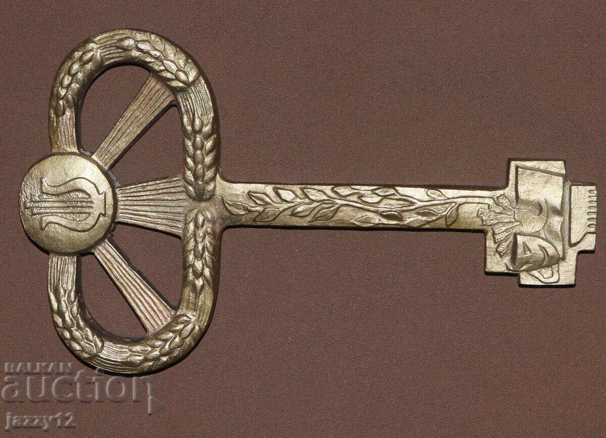 Decorative Bronze Key Sculpture General Toshevo with price 120.00 BGN | € 61.36 Decorative Bronze Key Sculpture General Toshevo with price 120.00 BGN | € 61.36