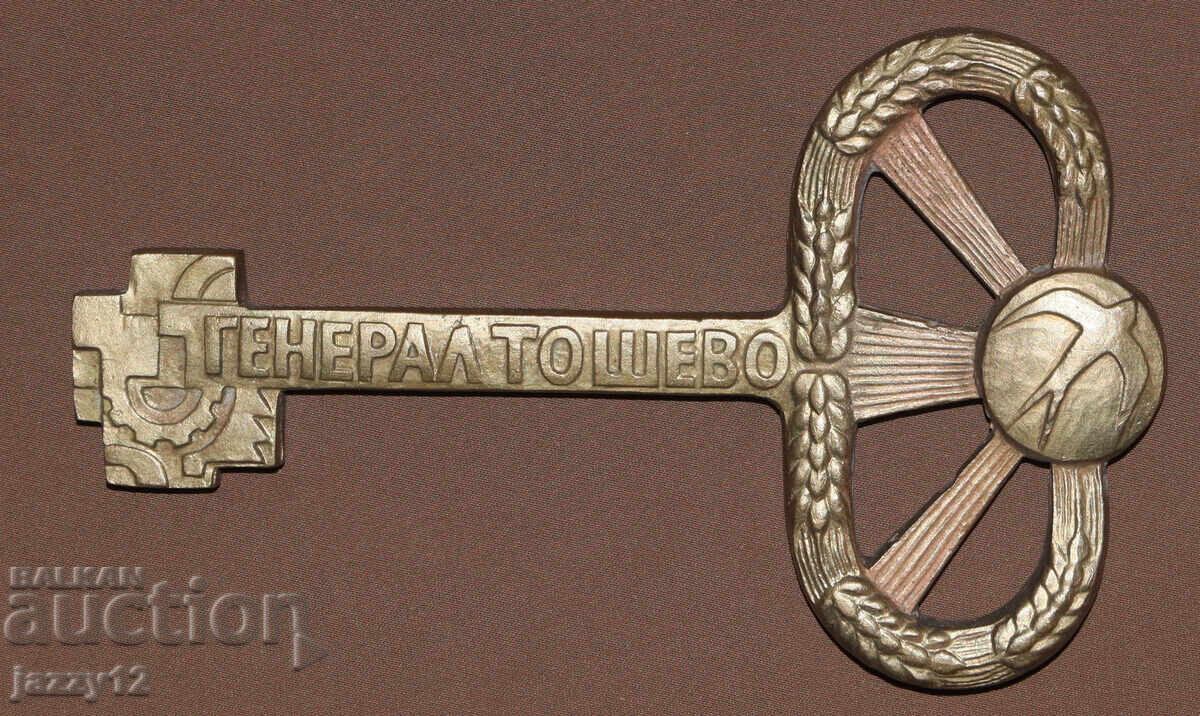 Decorative Bronze Key Sculpture General Toshevo Decorative Bronze Key Sculpture General Toshevo