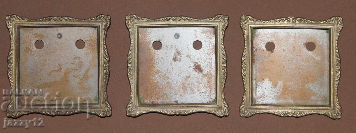 Licitație Set 3 rame foto decorative vechi din alamă Licitație Set 3 rame foto decorative vechi din alamă
