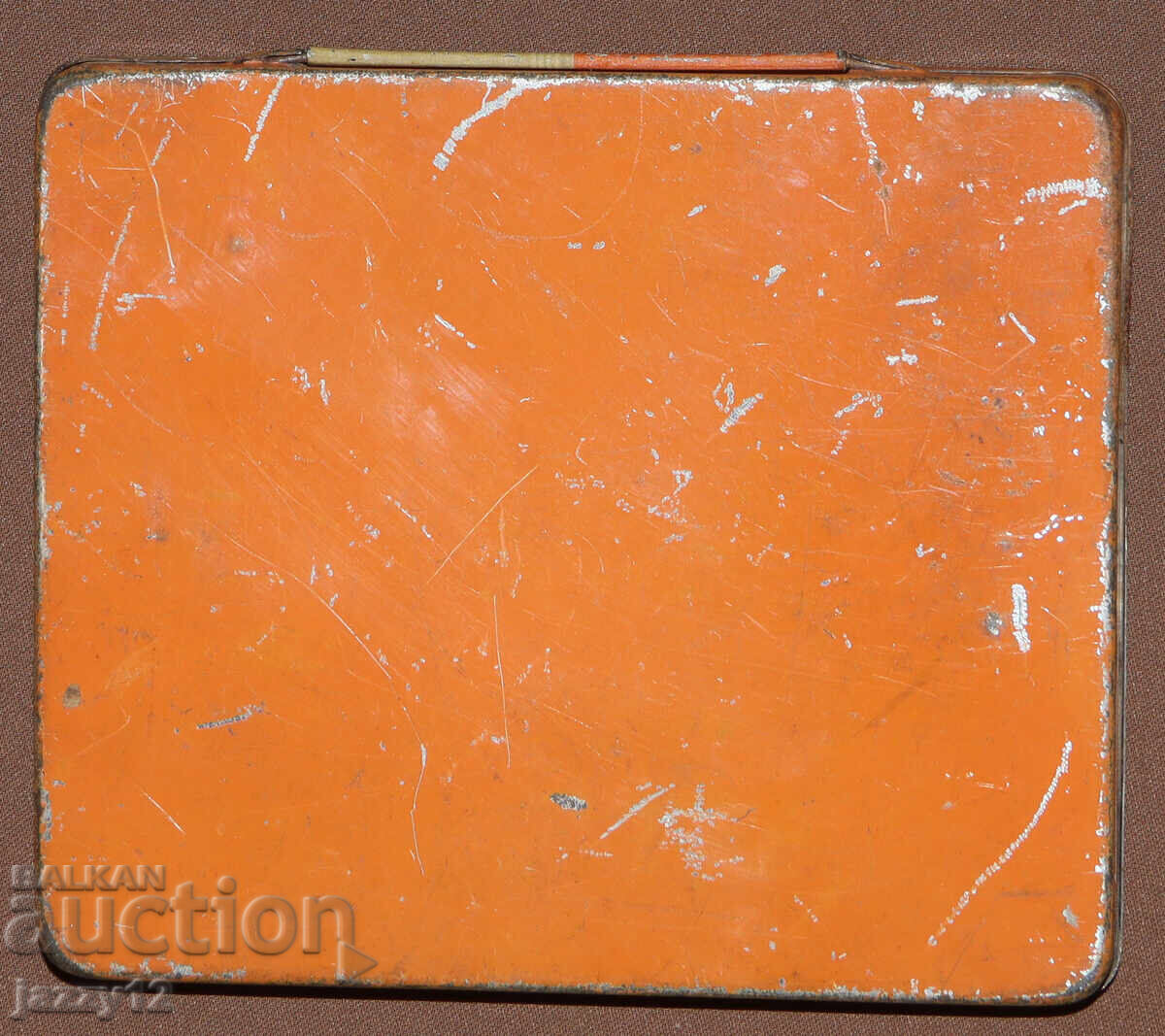 Delivery of Old lithographed tin box of Regal Petitos cigarettes Delivery of Old lithographed tin box of Regal Petitos cigarettes