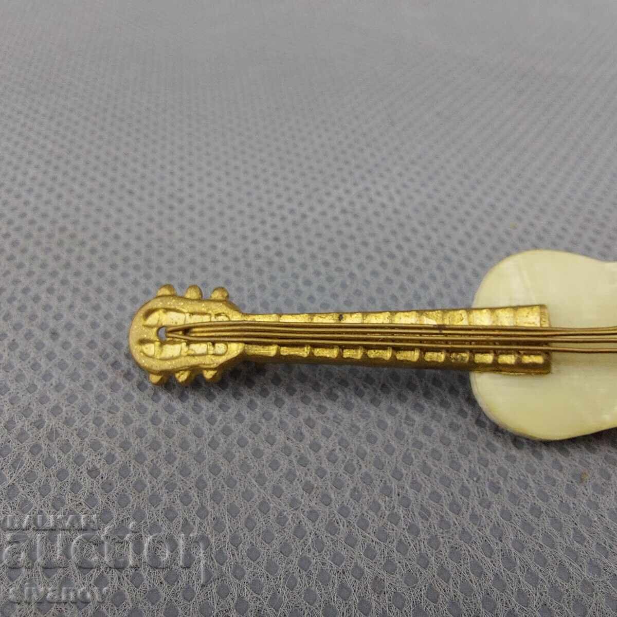 Auction  Beautiful old brooch in the shape of a guitar #2992