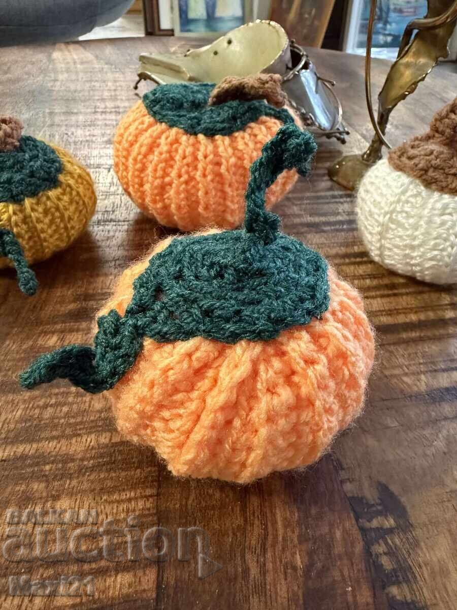 Χειροποίητο, σετ πλεκτές κολοκύθες για Halloween με τιμή 50.00 BGN | € 25.56 Χειροποίητο, σετ πλεκτές κολοκύθες για Halloween με τιμή 50.00 BGN | € 25.56