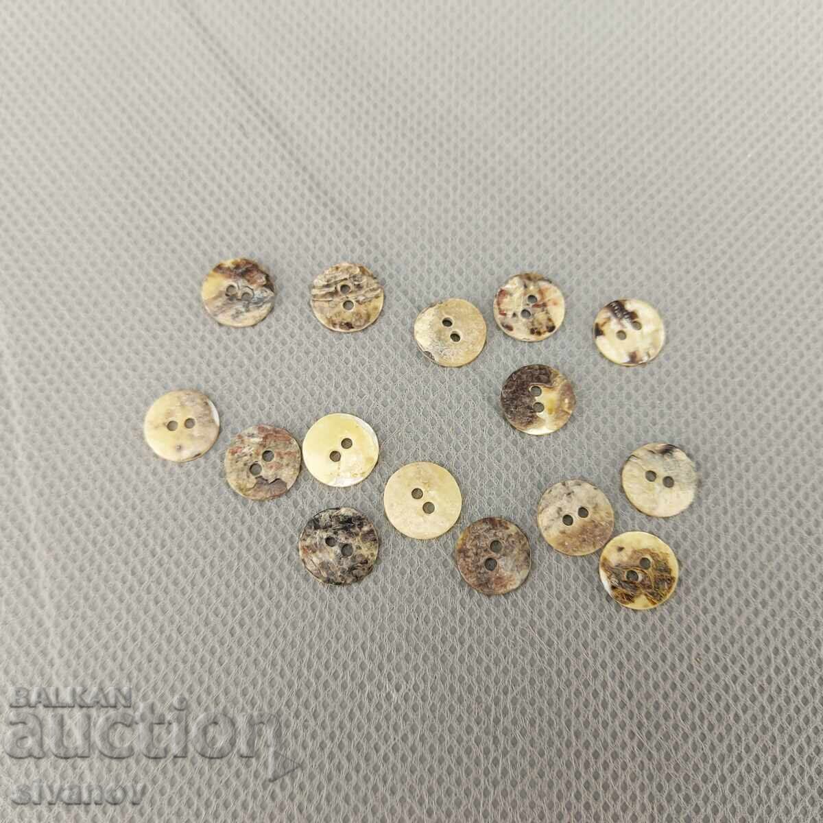 Аукцион Лот от 15 стари кръгли копчета от седеф 10 мм #3123 Аукцион Лот от 15 стари кръгли копчета от седеф 10 мм #3123