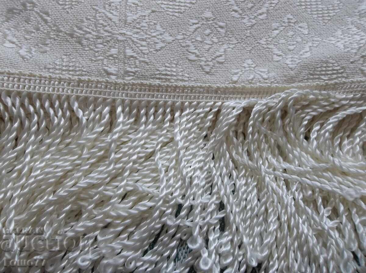 Покривка с цена 150.00 лв. | € 76.69