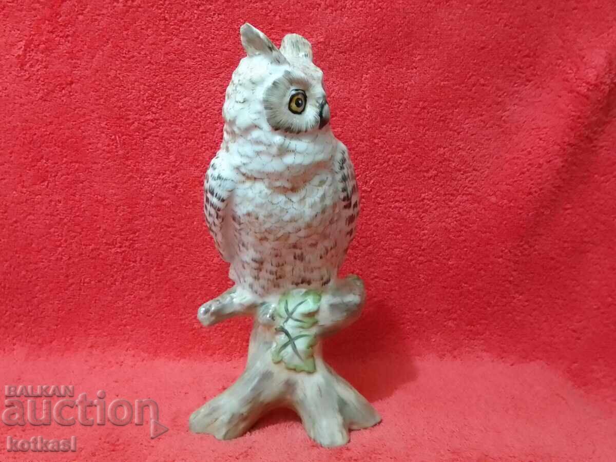 Colorful porcelain owl figure on a branch with price € 38.60 | 75.50 BGN Colorful porcelain owl figure on a branch with price € 38.60 | 75.50 BGN