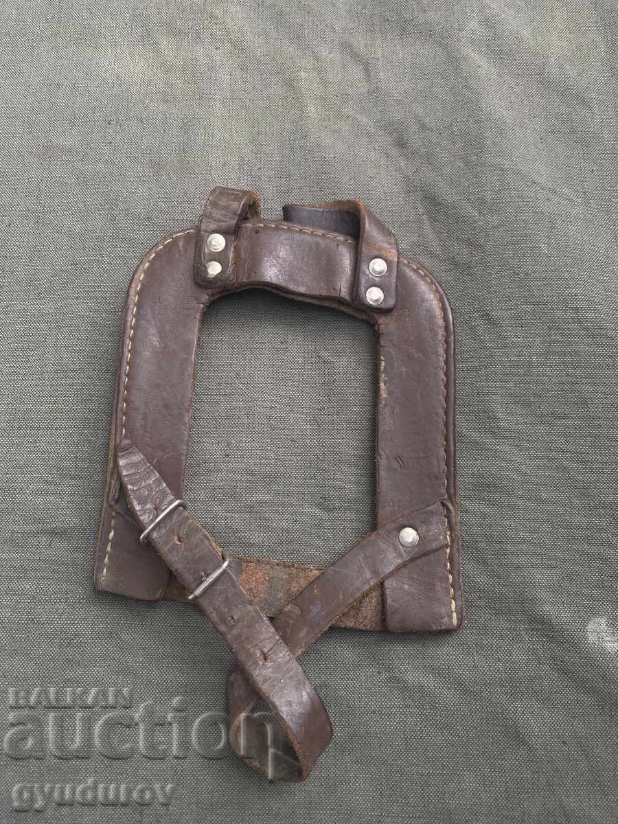 Shoulder blade carrier Shoulder blade carrier