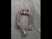 Shoulder blade carrier