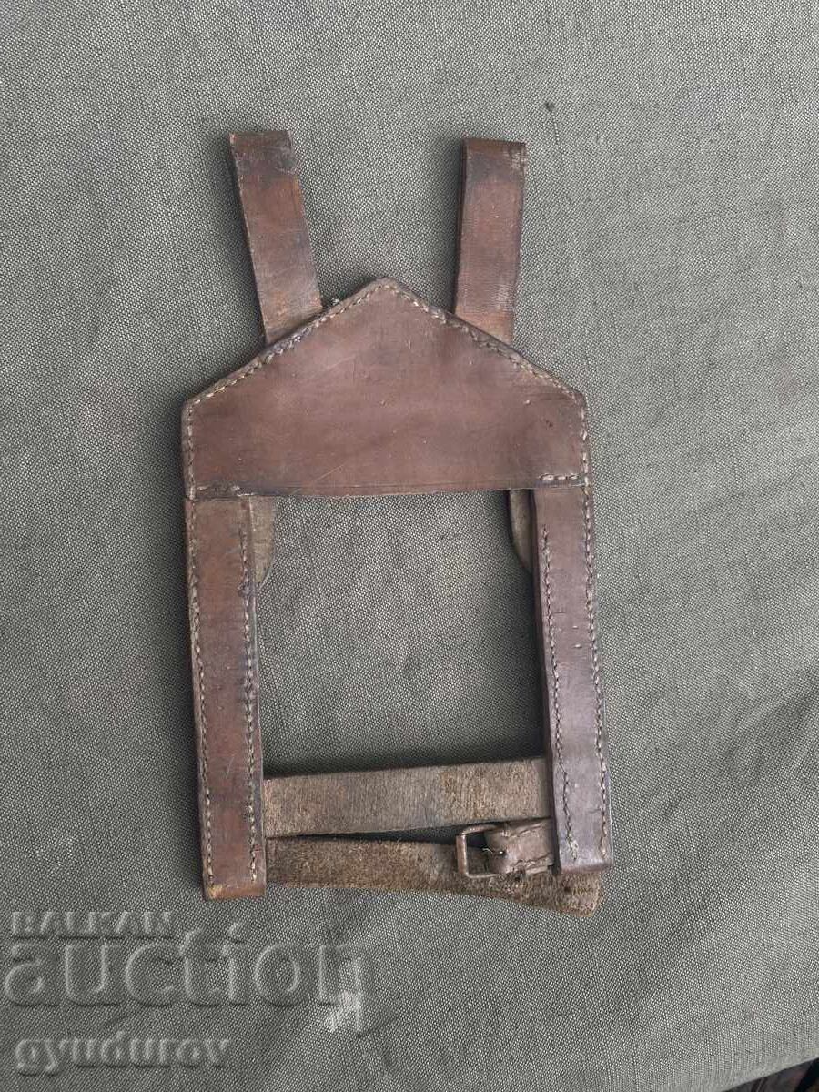 Shoulder blade carrier Shoulder blade carrier