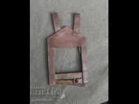 Shoulder blade carrier