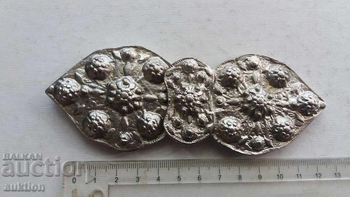 Licitație PAFTALE MASIVE DIN BRONZ - ARGINTATE Licitație PAFTALE MASIVE DIN BRONZ - ARGINTATE