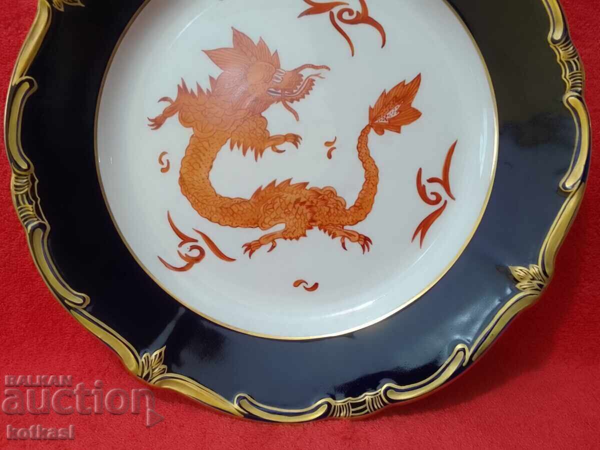 Farfurie de porțelan Dragon aurire Cobalt excelentă marcată d-30 cm cu preț 165.50 BGN | € 84.62 Farfurie de porțelan Dragon aurire Cobalt excelentă marcată d-30 cm cu preț 165.50 BGN | € 84.62