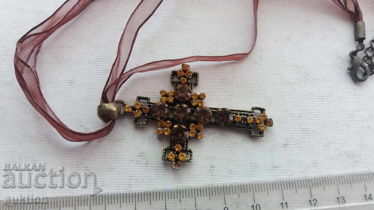 Livrarea CRUCE CU PIETRE - LĂNȚIȘOR - NOU-NOUȚ