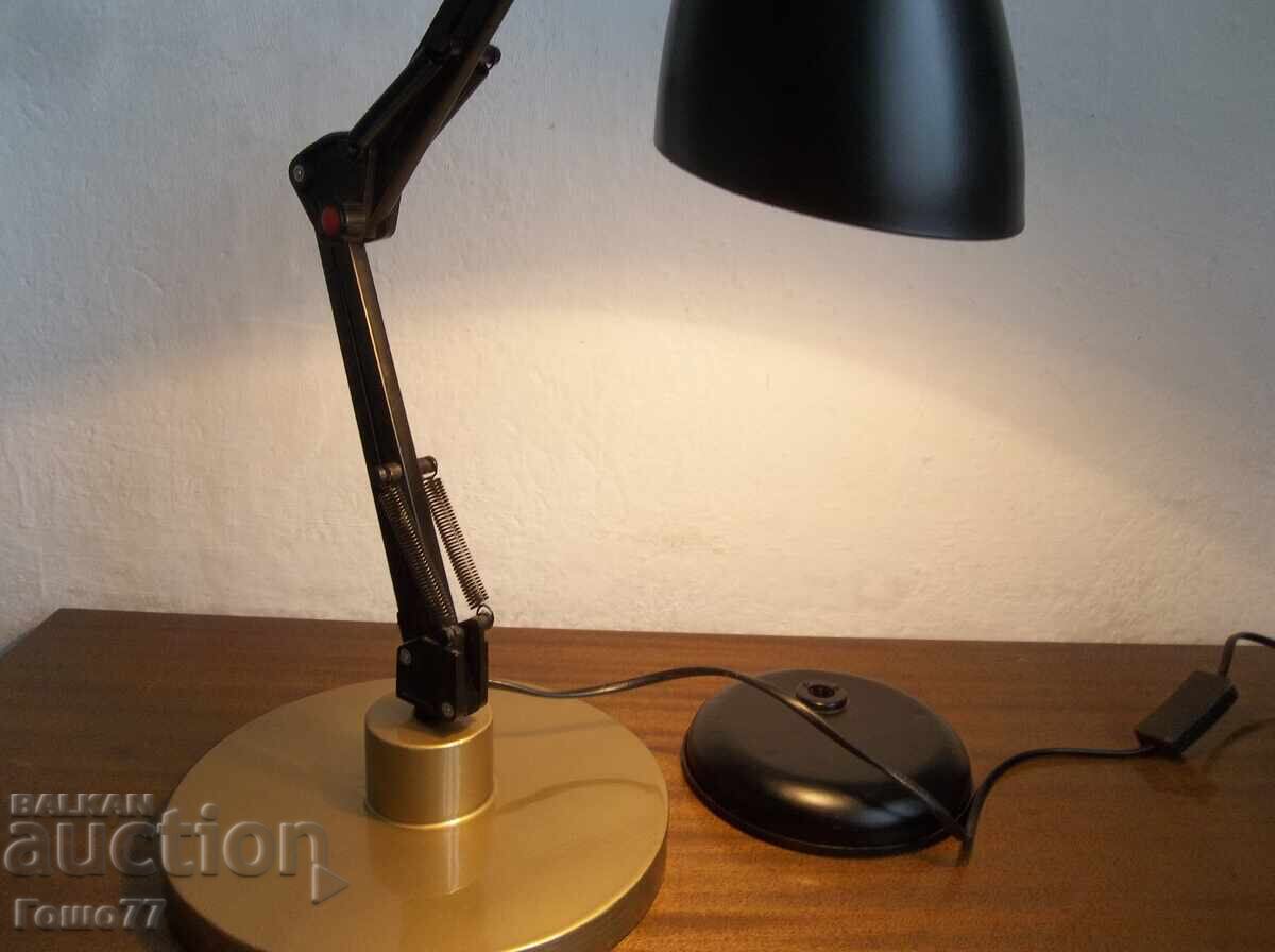 Λάμπα με τιμή 20.00 BGN | € 10.23