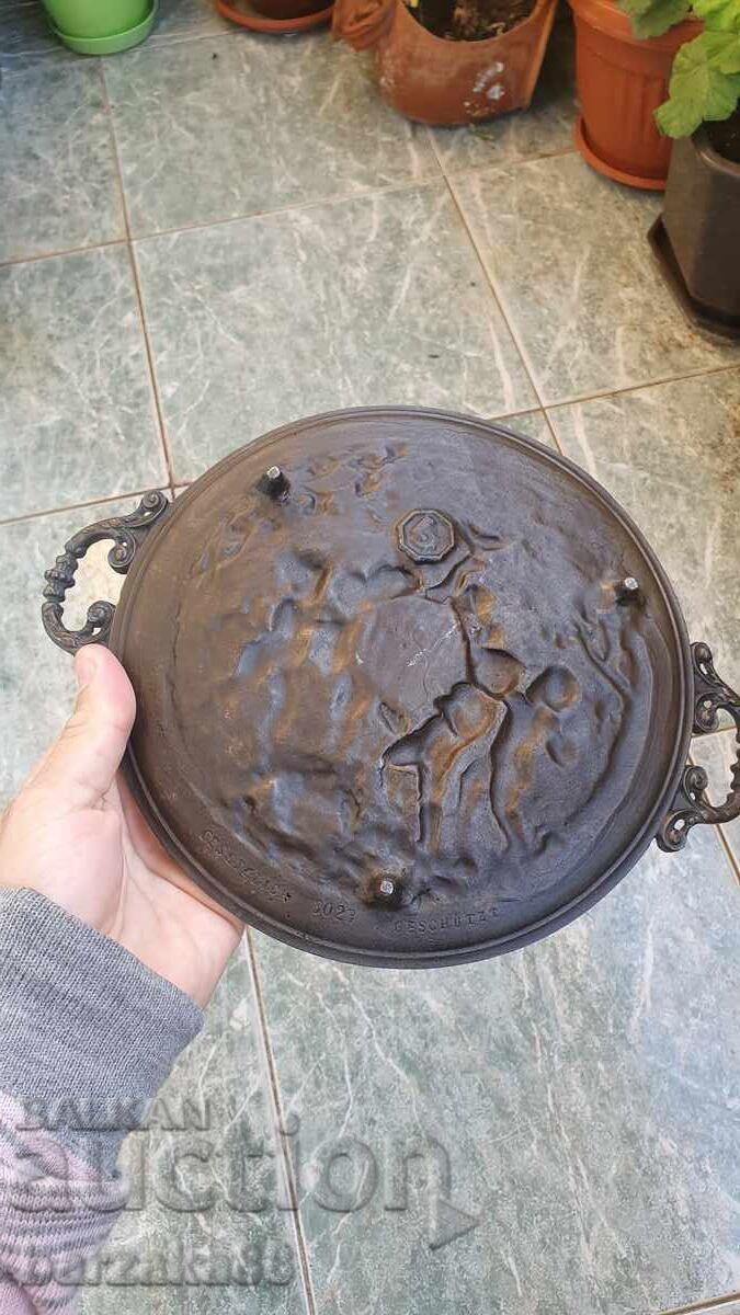 Όμορφη χυτοσιδερένια πιατέλα με διακοσμητικά - 5