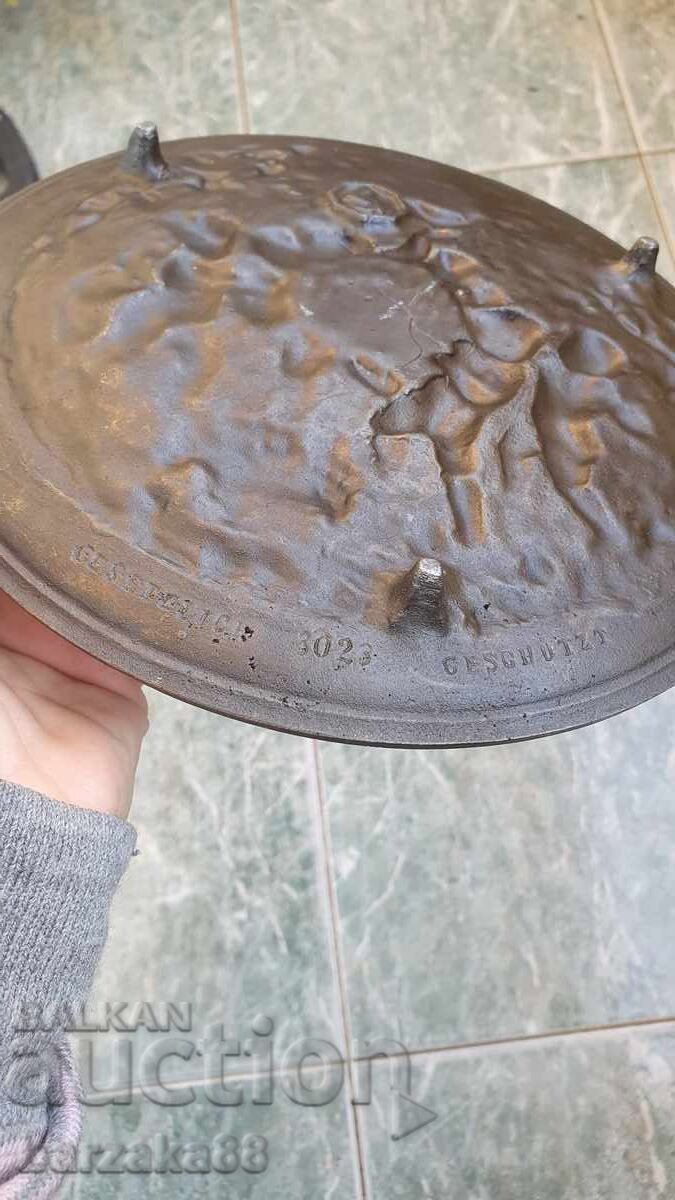 Όμορφη χυτοσιδερένια πιατέλα με διακοσμητικά - 6