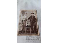 Φωτογραφία Νέου και Νέας Κοπέλας Χαρτόνι