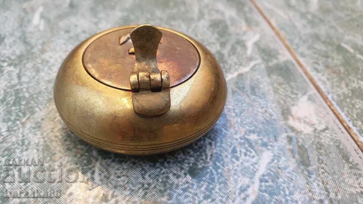 Licitație Mici scrumiere de bronz cu ancoră Licitație Mici scrumiere de bronz cu ancoră