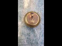 Μικρό μπρούτζινο σταχτοδοχείο με άγκυρα