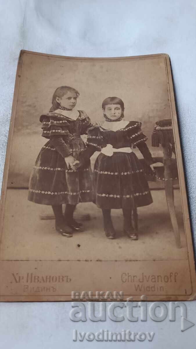 Снимка Две момичета Картон