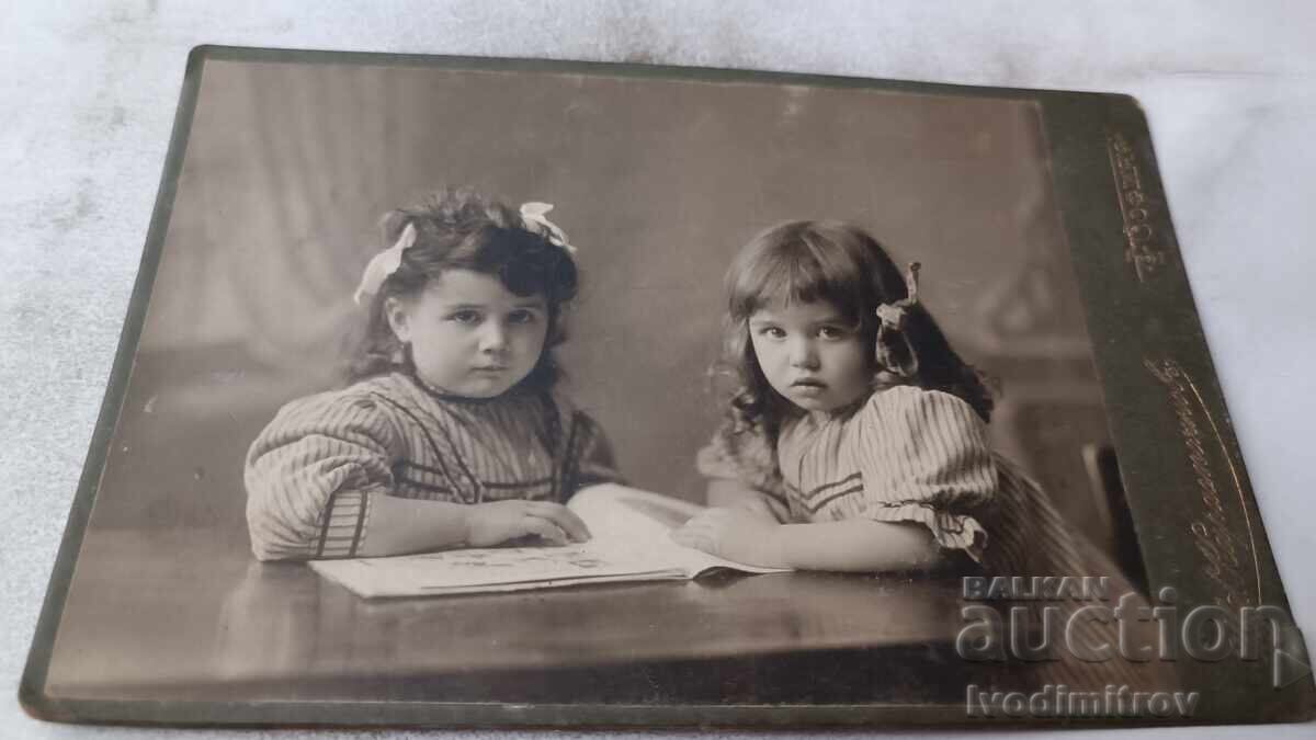 Φωτογραφία Δύο κοριτσάκια Στ. Σόφια 1910 Καρτόνι Φωτογραφία Δύο κοριτσάκια Στ. Σόφια 1910 Καρτόνι