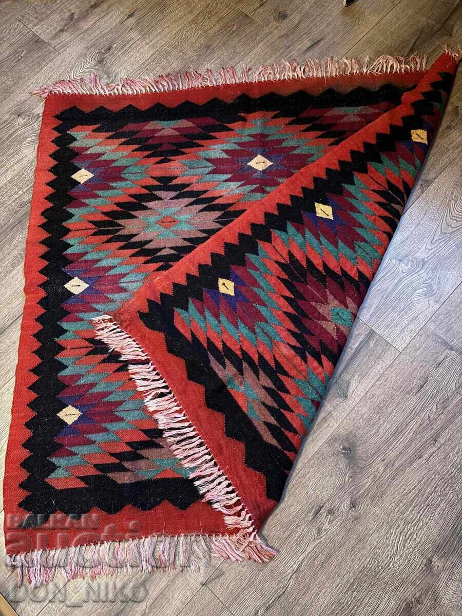 Auction  Small rug - 1.10/1.10cm