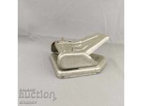 Perforator de hârtie metalic vechi cu două găuri, Polonia #3165