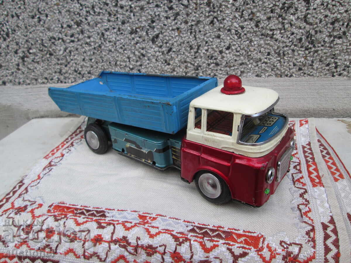 Auction  OLD CHINESE TOY TRUCK FROM THE 70S