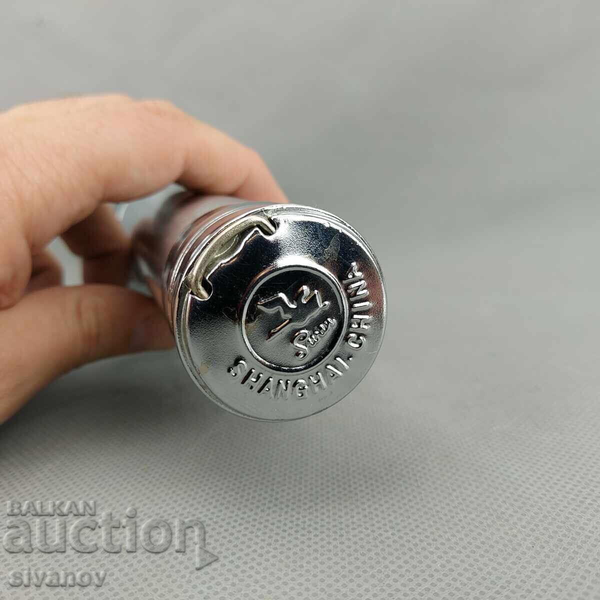 Παλιό μεταλλικό κινέζικο φαναράκι Swan Shanghai China #3266 με τιμή 19.99 BGN | € 10.22 Παλιό μεταλλικό κινέζικο φαναράκι Swan Shanghai China #3266 με τιμή 19.99 BGN | € 10.22