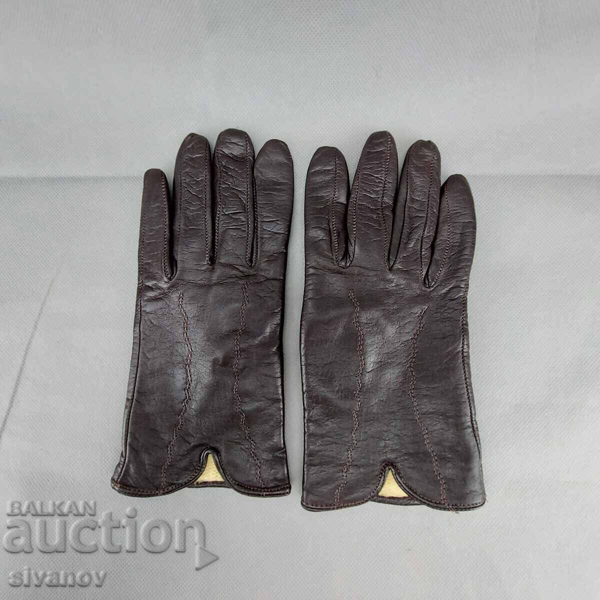 Old women's dark brown leather gloves #3276 with price 14.99 BGN | € 7.66