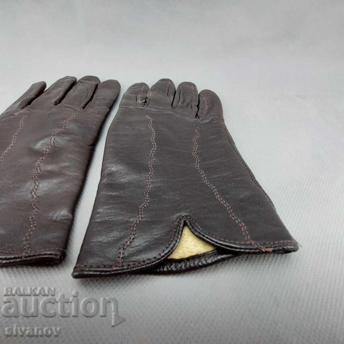 Auction  Old women's dark brown leather gloves #3276