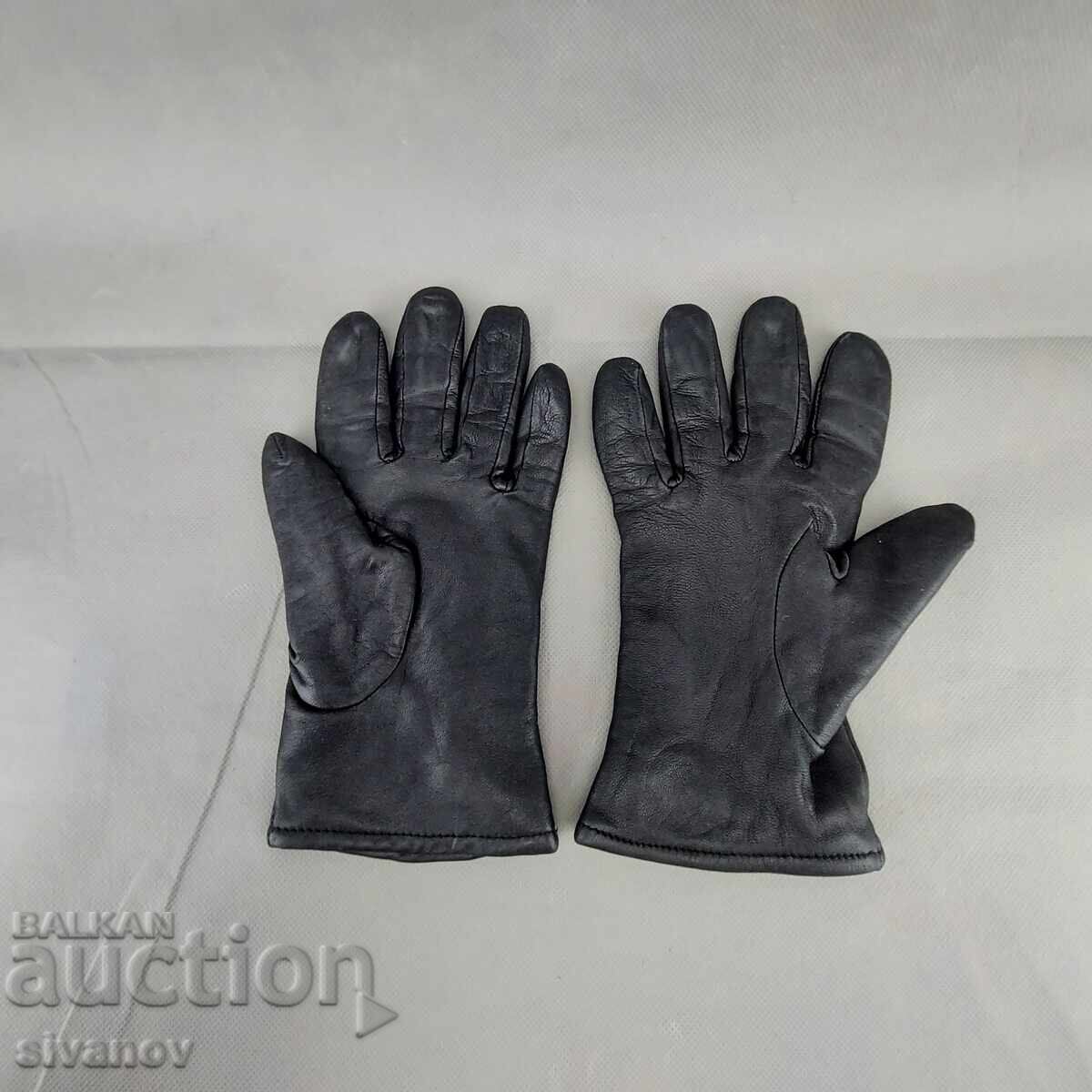 Παλιά μαύρα δερμάτινα γάντια Jeronimo Μέγεθος S #3277 με τιμή 14.99 BGN | € 7.66