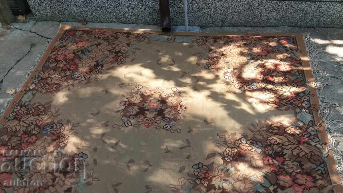 COVOR 255/210 CM - LÂNĂ cu preț 34.99 BGN | € 17.89 COVOR 255/210 CM - LÂNĂ cu preț 34.99 BGN | € 17.89