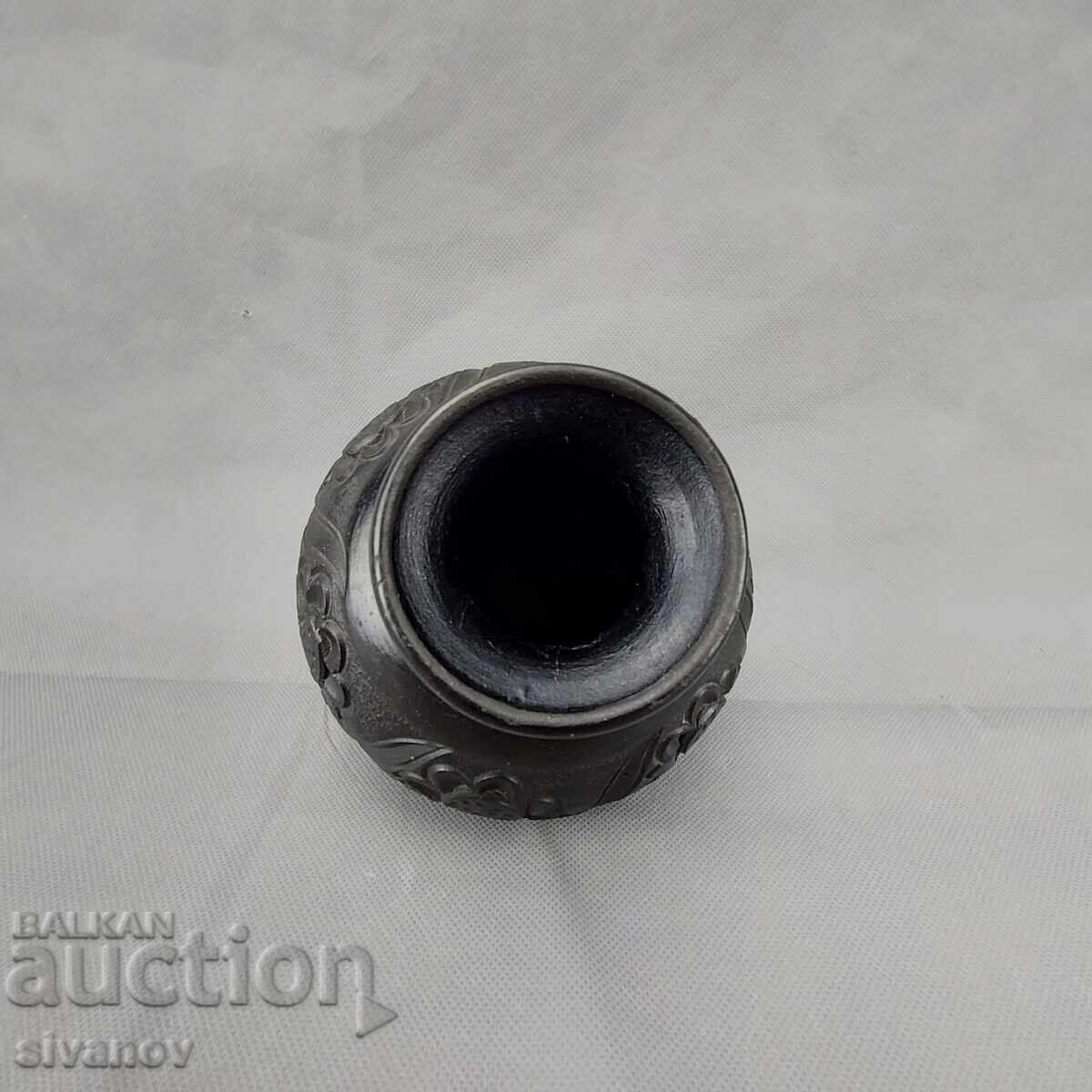 Стара румънска керамична ваза от черна глина #3281 с цена 24.99 лв. | € 12.78 Стара румънска керамична ваза от черна глина #3281 с цена 24.99 лв. | € 12.78