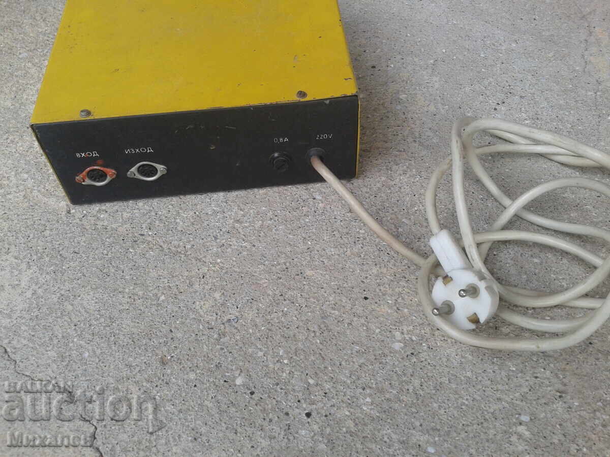 Some kind of device + massage bathtub Some kind of device + massage bathtub